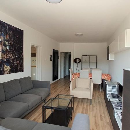 5 Min To The Beach Holiday Shared Apartment Incl Netflix - Private Room In 3 Bdr Apt 拉纳卡 外观 照片