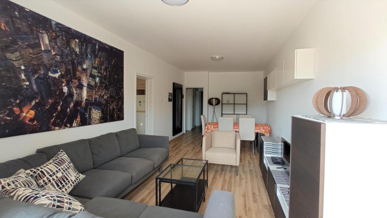 5 Min To The Beach Holiday Shared Apartment Incl Netflix - Private Room In 3 Bdr Apt 拉纳卡 外观 照片