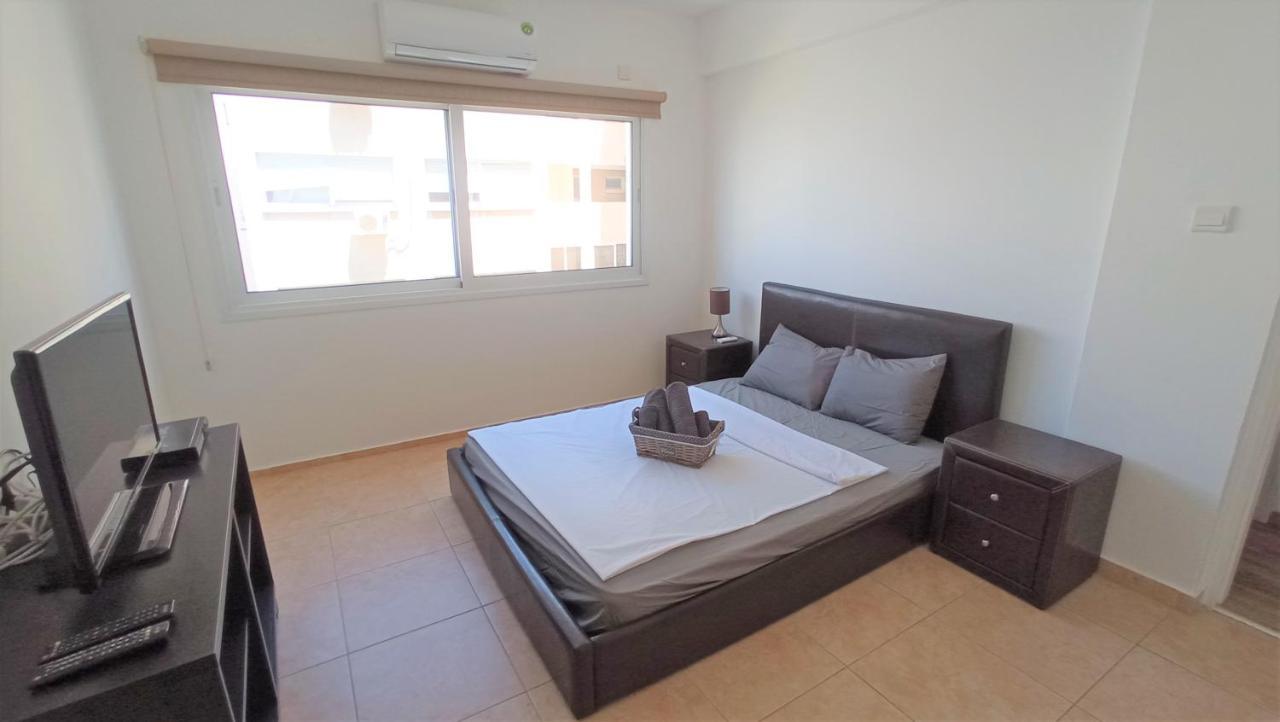 5 Min To The Beach Holiday Shared Apartment Incl Netflix - Private Room In 3 Bdr Apt 拉纳卡 外观 照片