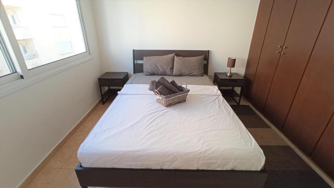 5 Min To The Beach Holiday Shared Apartment Incl Netflix - Private Room In 3 Bdr Apt 拉纳卡 外观 照片