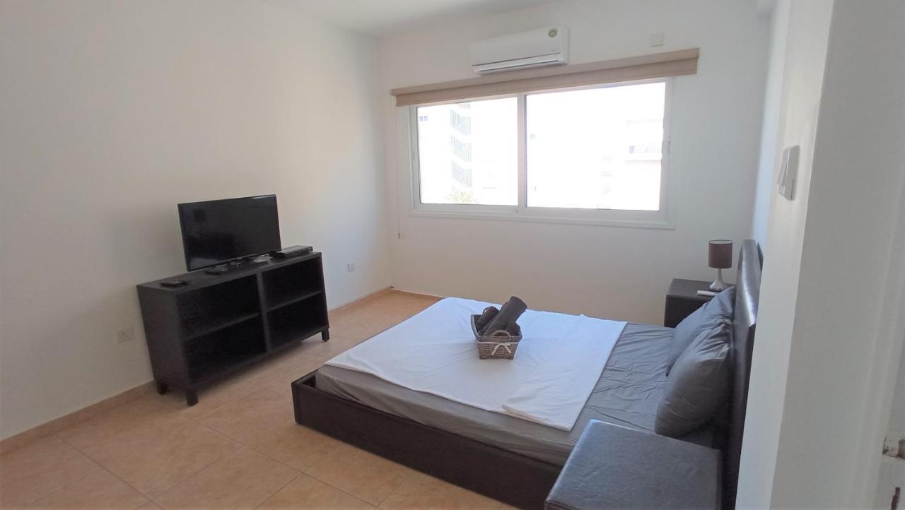 5 Min To The Beach Holiday Shared Apartment Incl Netflix - Private Room In 3 Bdr Apt 拉纳卡 外观 照片