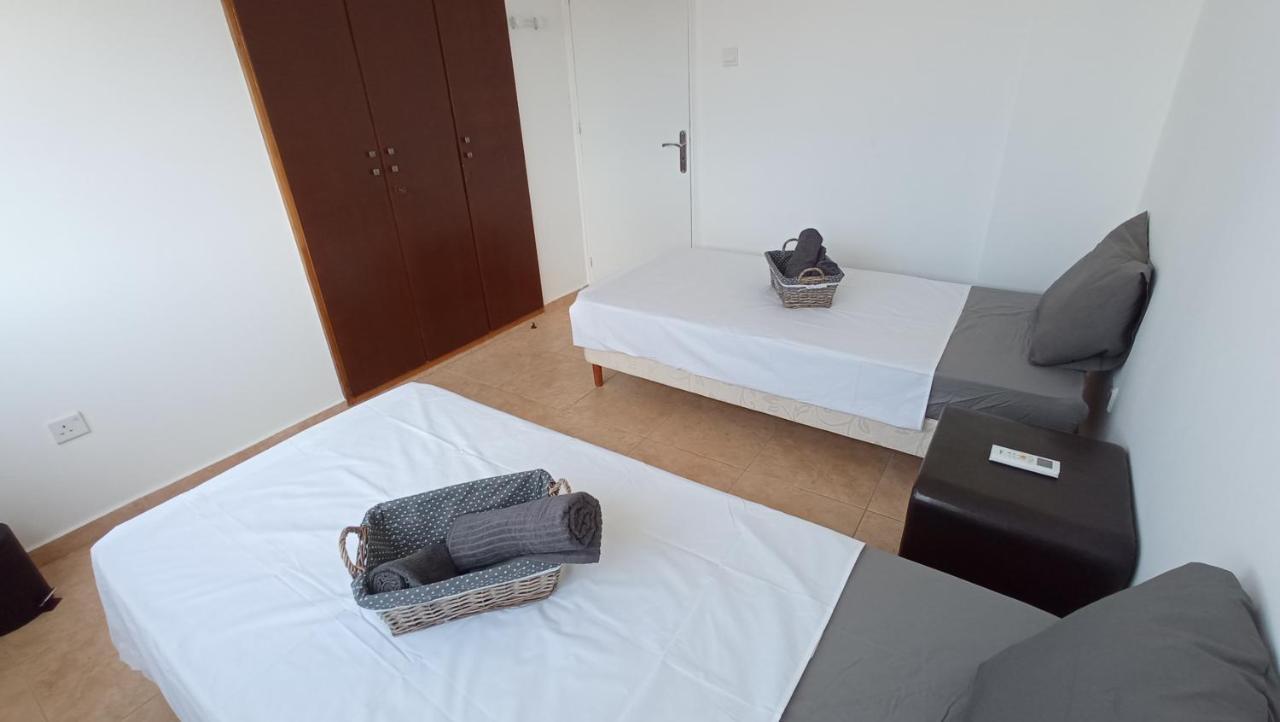 5 Min To The Beach Holiday Shared Apartment Incl Netflix - Private Room In 3 Bdr Apt 拉纳卡 外观 照片