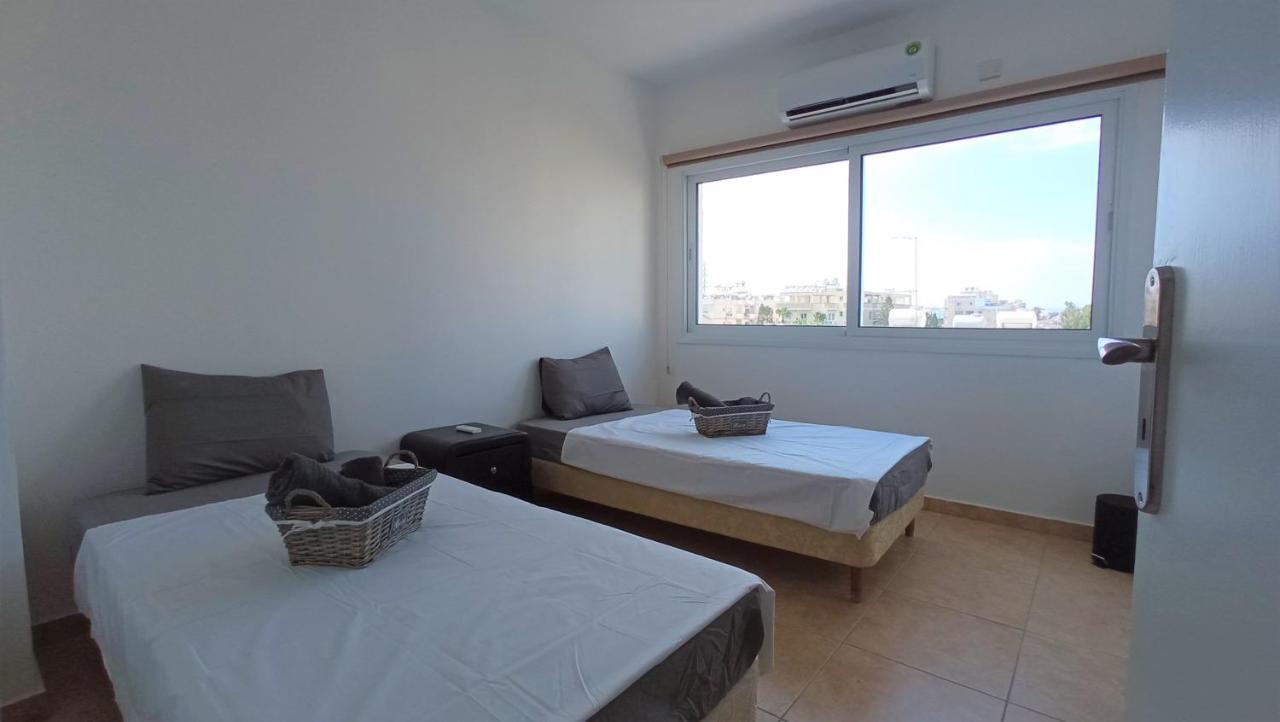 5 Min To The Beach Holiday Shared Apartment Incl Netflix - Private Room In 3 Bdr Apt 拉纳卡 外观 照片